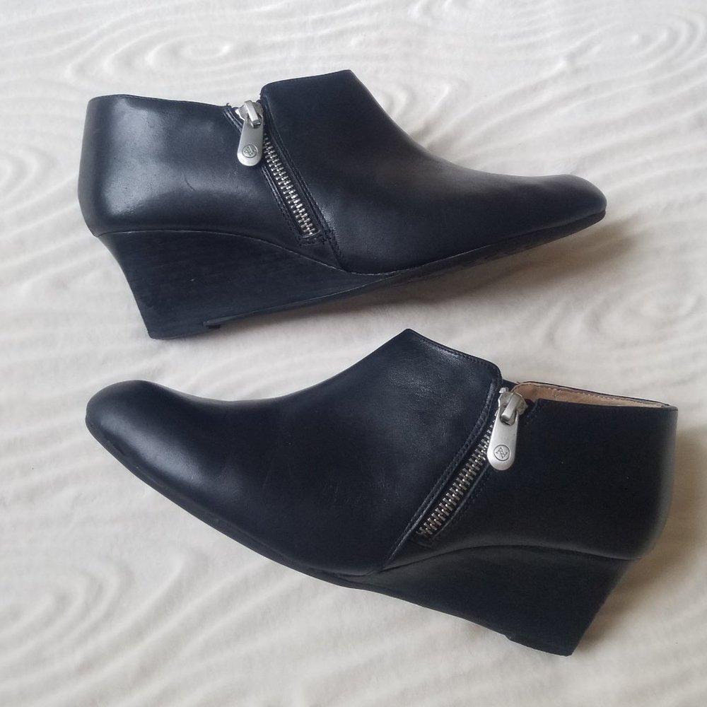 Adrienne Vittadini Wedge Ankle Booties, 8.5M Black+accent silver zipper, Leather